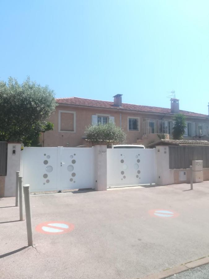 Sur Le Quai De Port Frejus Apartment Ngoại thất bức ảnh